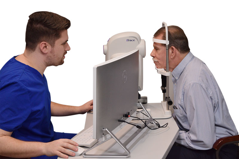 Doctor testing itrace autorefractor keratometer